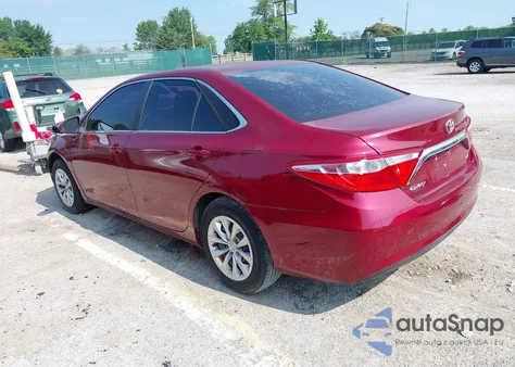 2017 Toyota Camry Le z USA, uszkodzony, nr VIN 4T1BF1FK7HU616140